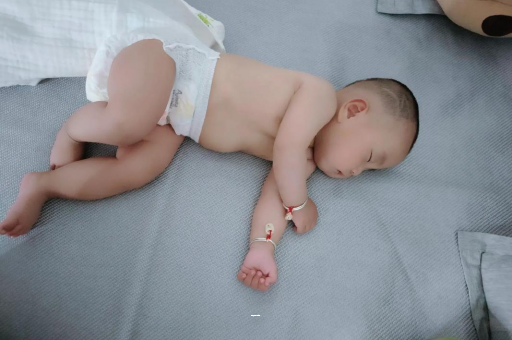 包生男孩正规公司宝宝大便干拉不出来